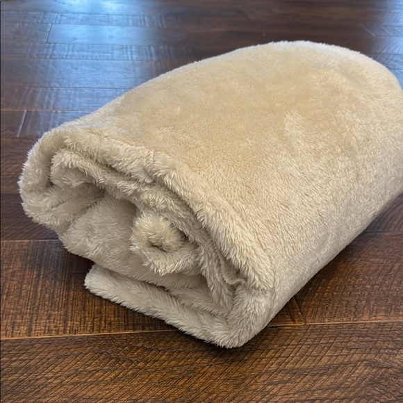 Unhide Shleepy Robe Everywhere Blanket in Beige Bear - Picture 7 of 12